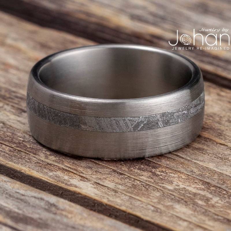 Gebürsteter Meteorit - Und Titanring Für Herren, Ehering, Maskuliner Erschwinglicher Echter Meteorit-Ring Gebürsteter Meteorit - Und Titanring Für Herren, Ehering, Maskuliner Erschwinglicher Echter Meteorit-Ring von jewelrybyjohan