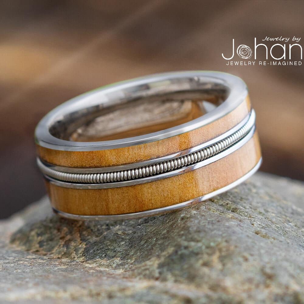 Hochzeitsband Für Gitarrensaiten-Männer, Passen Sie Mit Ihrem Lieblingsholztyp Aus 100+ Optionen An Und Liefern Ihre Saite, Wenn Gewünscht von jewelrybyjohan