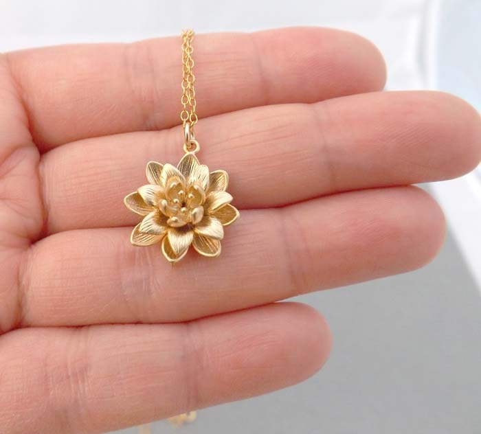 Gold Blume Halskette Rose Halskette, Filled Kette, Lotus Blumenhalskette, Einfache, Zierliche von jewelrycraftstudio