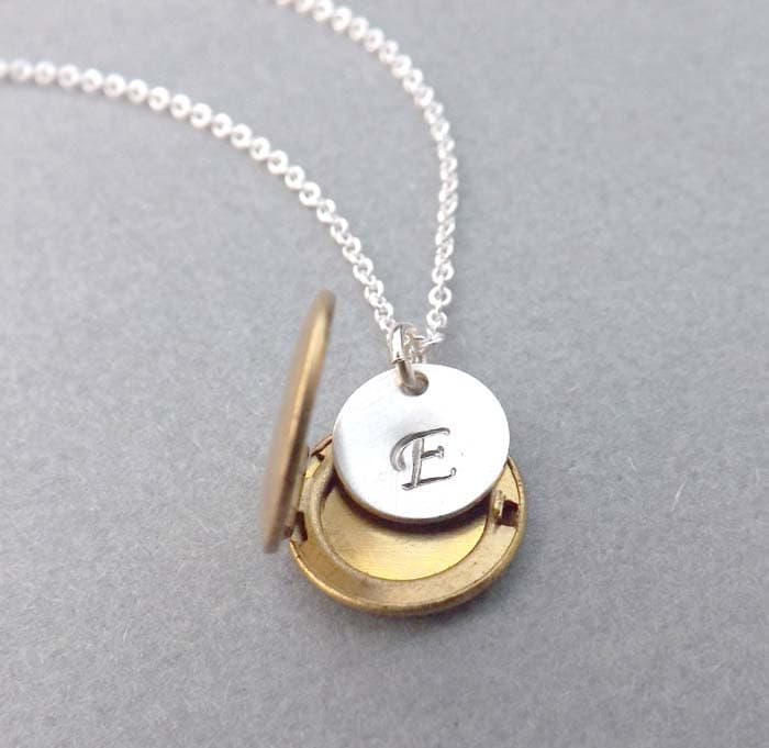 Medaillon Anhänger Halskette - Personalisierte Initiale & Sterling Silber Scheibe Brautjungfer, Freund, Frau, Freundin, Mutter Geschenk von jewelrycraftstudio