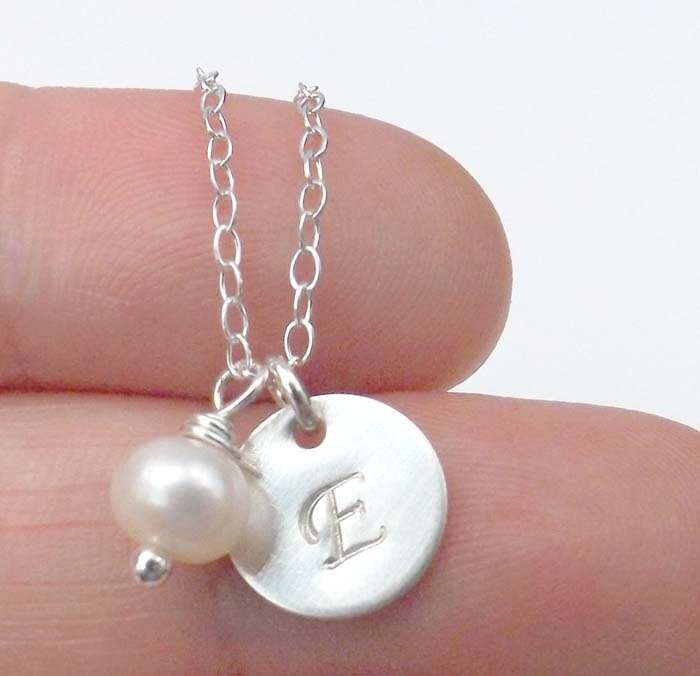 Personalisierte Initial Charm Halskette - Sterling Silber, Anhänger, Monogramm, Brautjungfer, Beste Freundin von jewelrycraftstudio