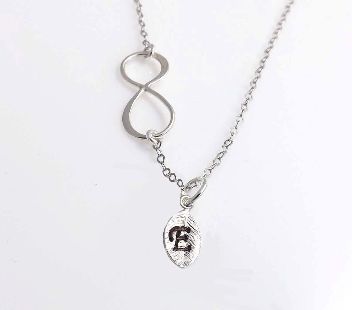 Personalisierte Initialen Infinity Halskette -Ein Initial Charm -sterling Silver Halskette - Geburtstag, Hochzeit, Muttertag, Freundschaft von jewelrycraftstudio