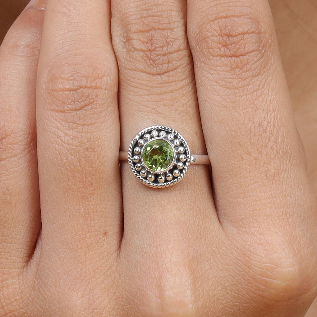 Natürlicher Peridot Ring, 925 Sterling Silber August Geburtsstein Handgefertigter Boho Geschenk Für Sie, Ring Frauen von jewelrygemshouse