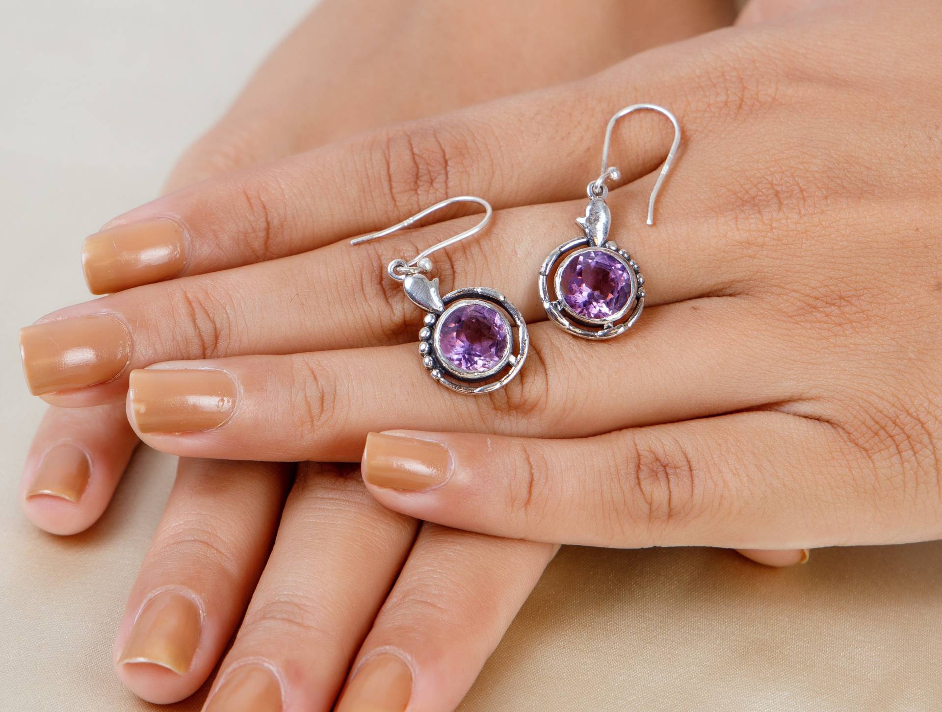 Schöne Lila Amethyst Ohrringe, Tropfen Stein Ohrringe Silber, Runde Baumeln Frauen Statement von jewelrygemshouse