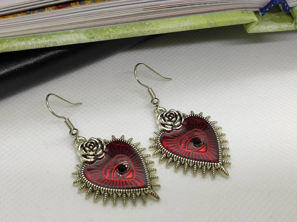 Herzohrringe/Hexe Ohrringe/ Hängeohrringe/ Gothic/ Vintage/ Rote-Herz Auge von jewelrypositivee