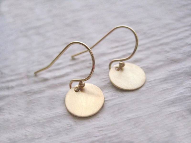 Gold Punkt Ohrringe - Runde Ohrringe, Disc Tropfen Filled Ohrhaken, Alltag Ohrringe von jewelsbyn