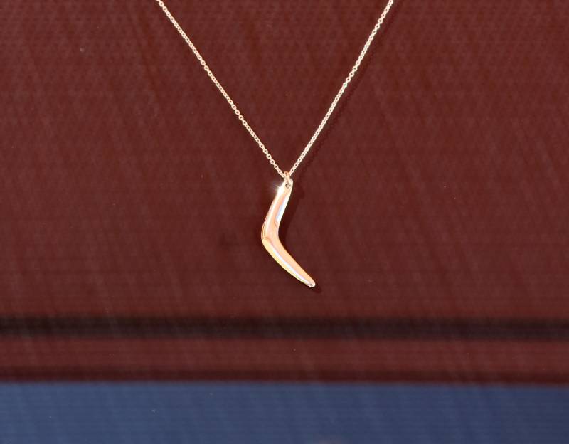 Bumerang Anhänger Einzigartiges Symbol Von Abenteuer Und Wiederkehr, Handgemacht, Sterling Silber von jewelsculpts