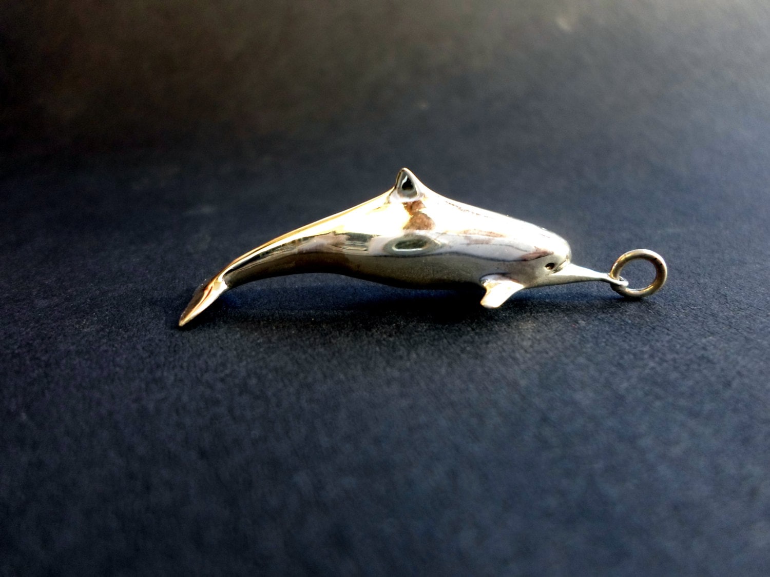 Delphin Anhänger Halskette Anmutiger Ozean Für Meeresliebhaber, Sterling Silber Handgeschnitzte Echte Delfin Halskette von jewelsculpts