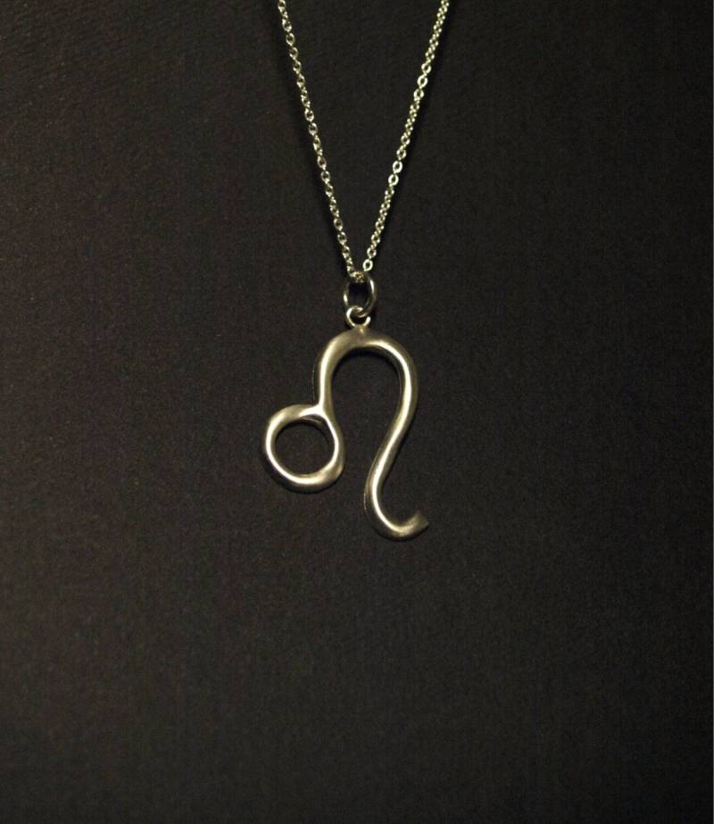 Leo Sternzeichen Anhänger Wilder Löwe Symbol Schmuck, Astrologie-Inspiriertes Geschenk Für Löwen, Handgemacht, Sterling Silber von jewelsculpts