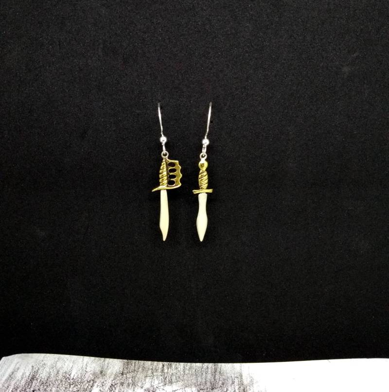 Winzige Ohrringe Aus Dolch Und Faustmesser, Dolch Schmuck, Messerschmuck, Handgemacht von jewelsculpts