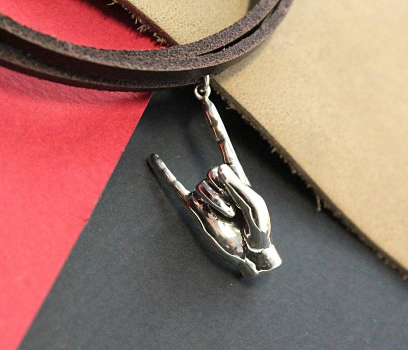 Zeichen Der Hörner, Rock An Anhänger Mutiger Als Symbol Für Den Fearless Spirit, Sterlingsilber, Handgemacht von jewelsculpts