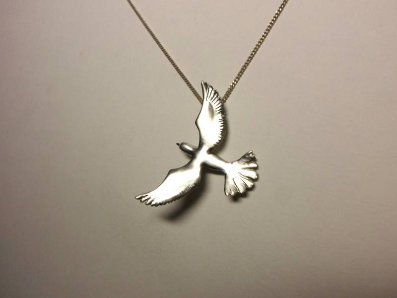 Zierliche Tauben Halskette Symbol Des Friedens Und Der Liebe, Sterling Silber 925, Handgeschnitzt von jewelsculpts