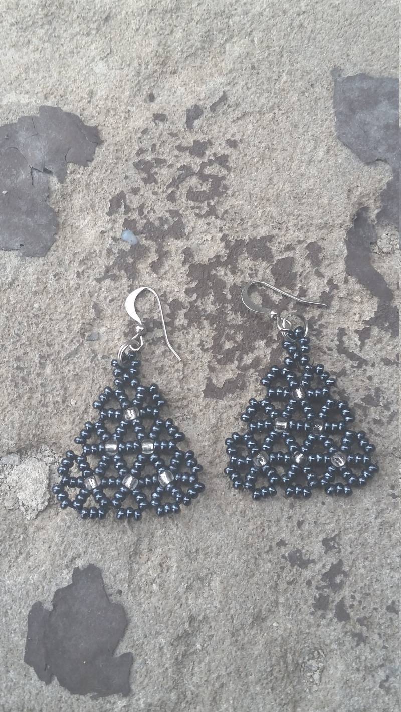 Dreieck Saatperlen Ohrringe Dreieck Saatperlen Ohrringe von jewelsgaloreboutique