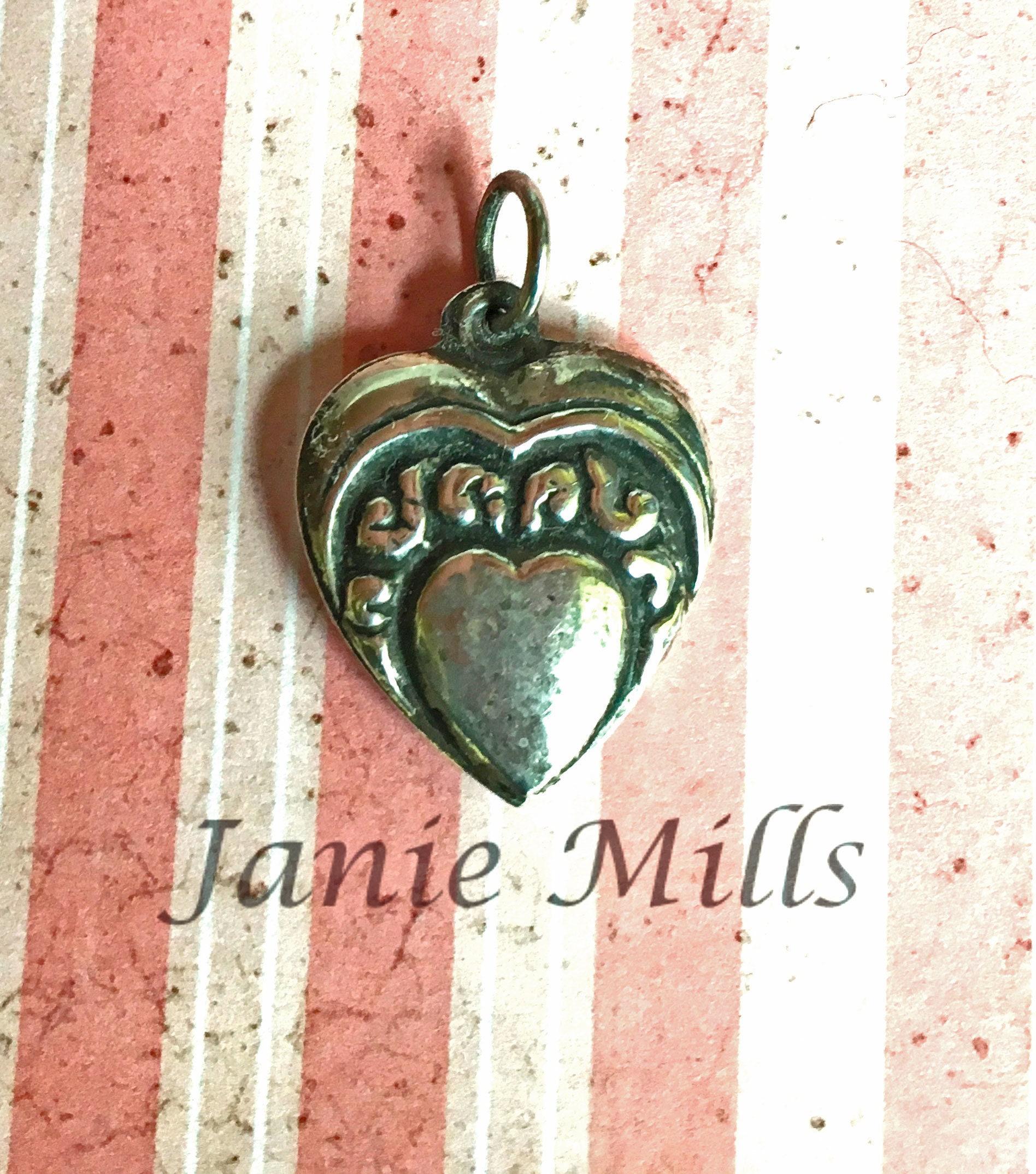 Herz Anhänger Charm Sterling Silber Repousse Vintage Herz Anhänger Charm Sterling Silber Repousse Vintage von jewelsuppliers