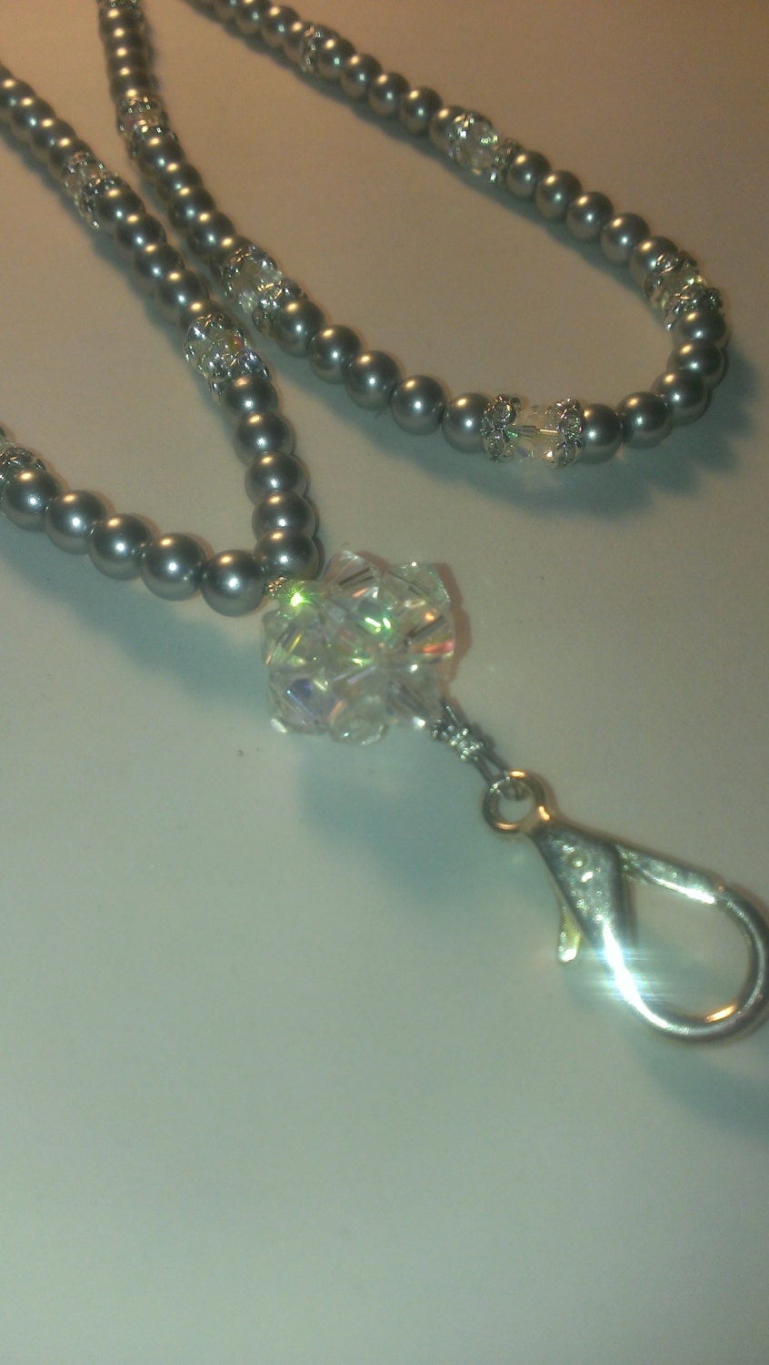 Graue Perle Irisierende Badge-Id Lanyard Graue Perle Irisierende Badge-Id Lanyard von jeweltrinkets