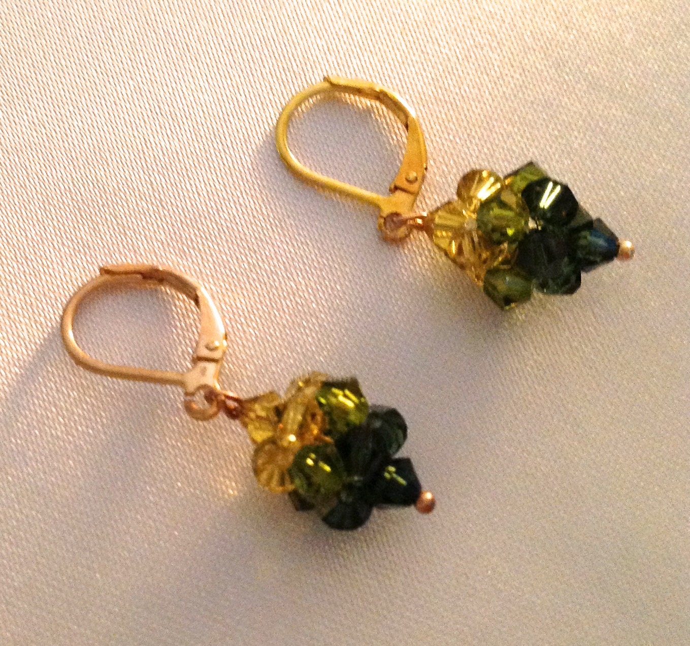 Grüne Ombre Swarovski Kristall Tropfen Gold Ohrringe Grüne Ombre Swarovski Kristall Tropfen Gold Ohrringe von jeweltrinkets