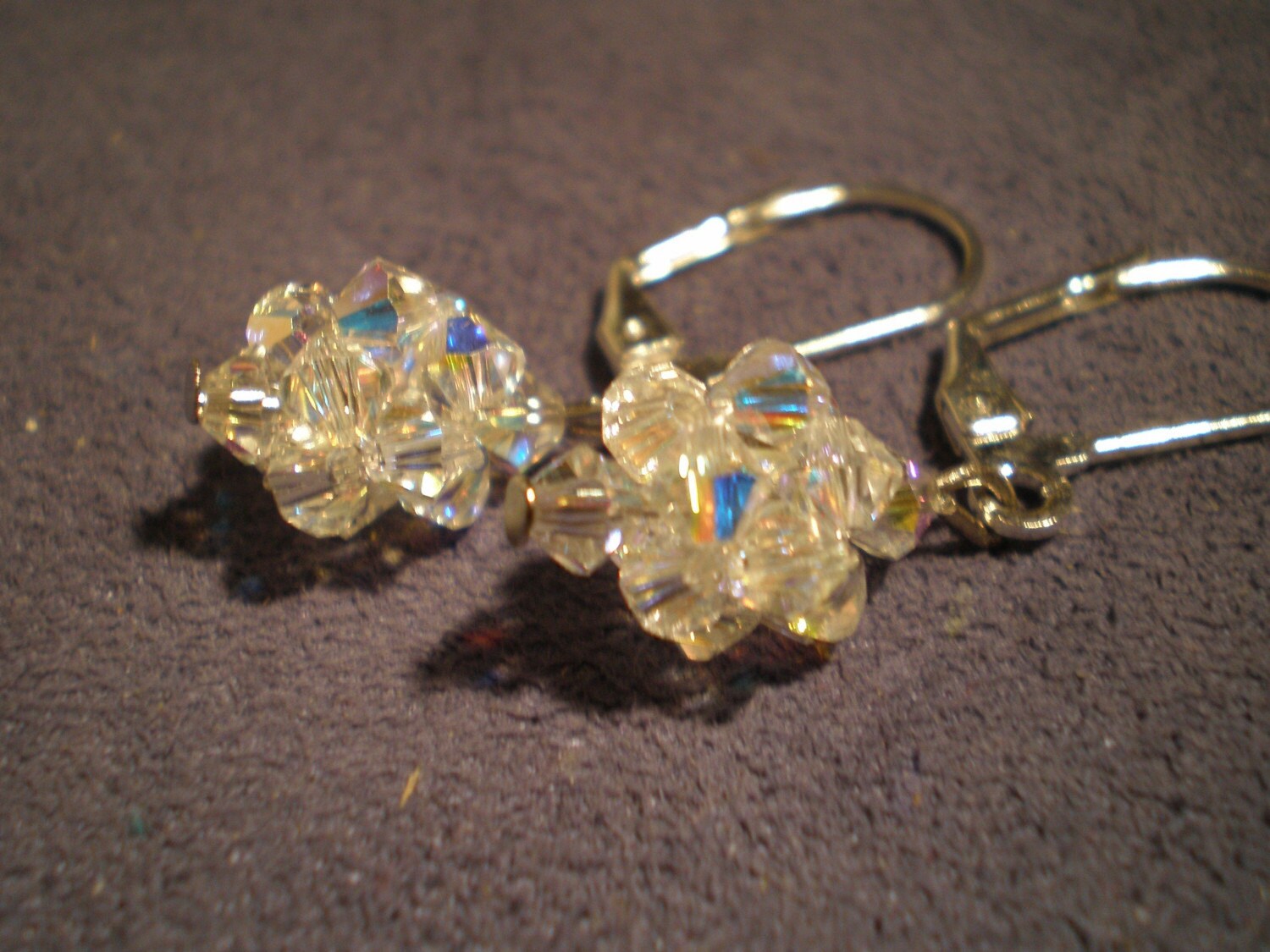 Weiße Irisierende Swarovski Crystal Drop Ohrringe 3D Weiße Irisierende Swarovski Crystal Drop Ohrringe 3D von jeweltrinkets