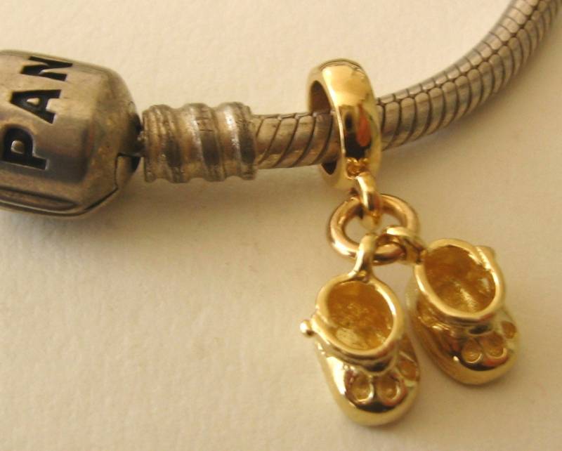 Echte Solid 9K 9Ct Gelbgold Charm Baby Booties Tropfen Perle von jewelwill