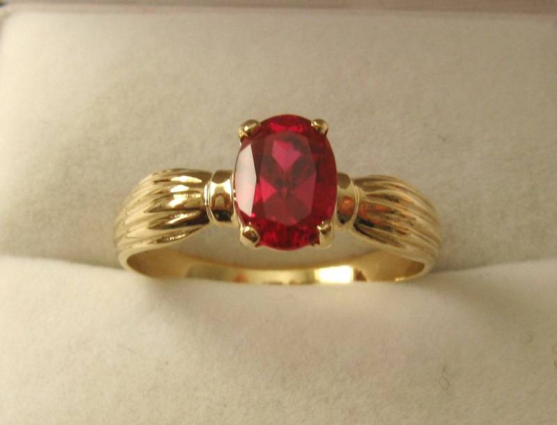 Echter Solid 9Ct Gelbgold Rubin Ring Größe O von jewelwill