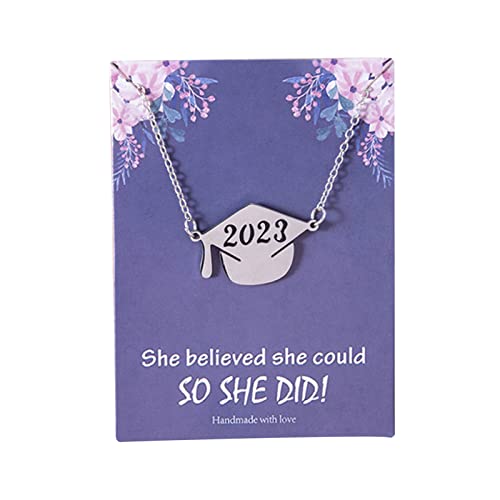 Personalisierte Namenshalskette für Frauen 2023 Graduierung Anhänger Halskette mit einer Karte Geschenke für Sie 2023 Inspirierender Schmuck für Frauen Mädchen Klasse 2023 Männer (Silver, One Size) Personalisierte Namenshalskette für Frauen 2023 Graduierung Anhänger Halskette mit einer Karte Geschenke für Sie 2023 Inspirierender Schmuck für Frauen Mädchen Klasse 2023 Männer (Silver, One Size) von jieGorge