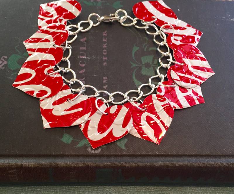 10 Rote Herzen Armband .. Doppelseitig. Recycled Soda Can Art. Coca Cola 10 Rote Herzen Armband .. Doppelseitig. Recycled Soda Can Art. Coca Cola von jillmccp