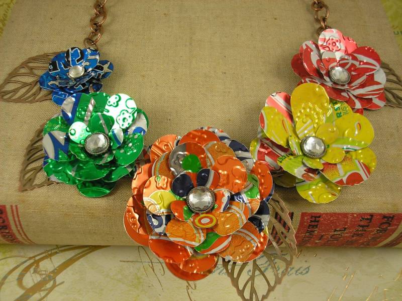 5 Regenbogen Rose Statement Halskette. Mutig Und Schön. Recycled Soda Can Art. Shop-Name Jillmccp 5 Regenbogen Rose Statement Halskette. Mutig Und Schön. Recycled Soda Can Art. Shop-Name Jillmccp von jillmccp