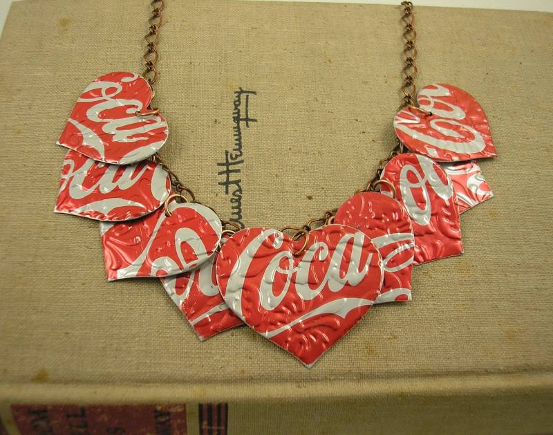9 Herz Halskette. Recycling Soda Kann Kunst. Double-Sided Und Geprägt. Coca Coca. Shopname Jillmccp 9 Herz Halskette. Recycling Soda Kann Kunst. Double-Sided Und Geprägt. Coca Coca. Shopname Jillmccp von jillmccp