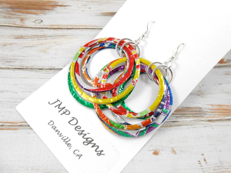 Regenbogen Gestapelte Hoop Kreis Ohrringe. Recycled Soda Can Art. Doppelt. Geprägt. Creolen. Shop-Name Jillmccp Regenbogen Gestapelte Hoop Kreis Ohrringe. Recycled Soda Can Art. Doppelt. Geprägt. Creolen. Shop-Name Jillmccp von jillmccp