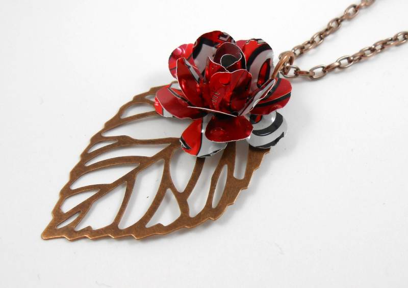 Rosenknospe Und Blattkupfer Halskette. Recycled Soda Can Art. Geprägt. Dr Pepper von jillmccp