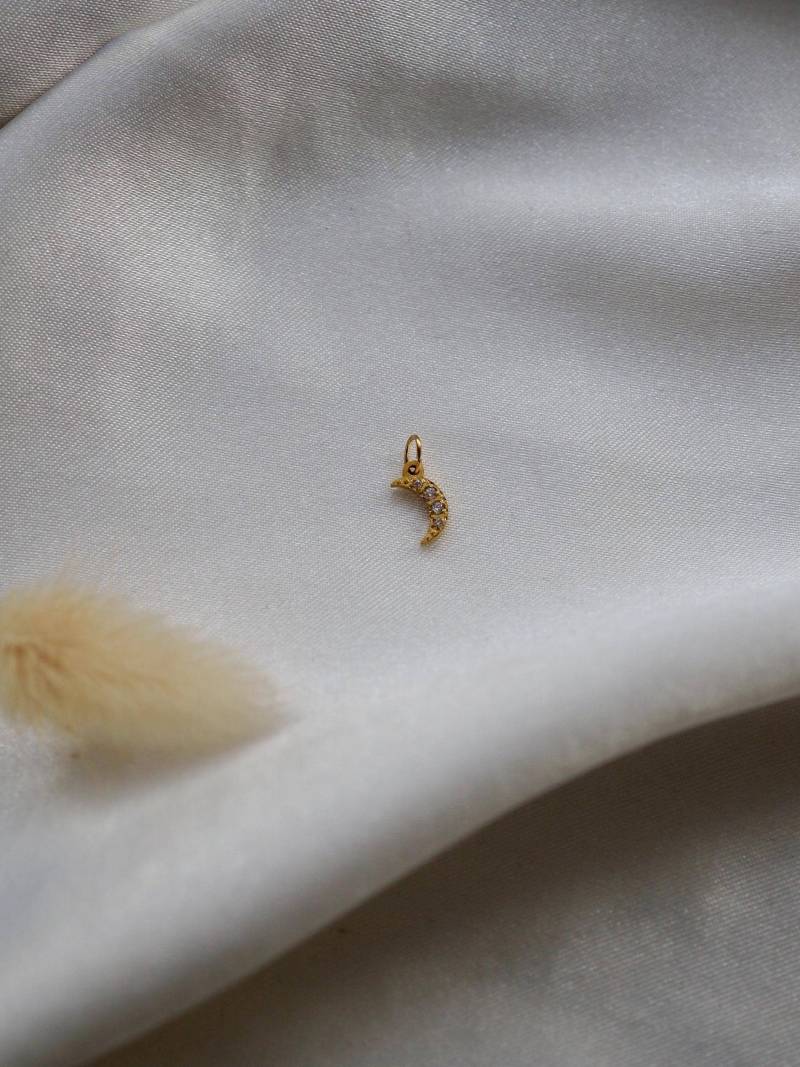 Mond - Anhänger Aus Edelstahl Minimalistisch Gold-strass von jjdjewels