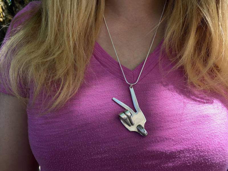 Gabel-Friedensanhänger-Handgesten-Halsketten-Weinlese Wiederholte Silberschmuck von jjevensen