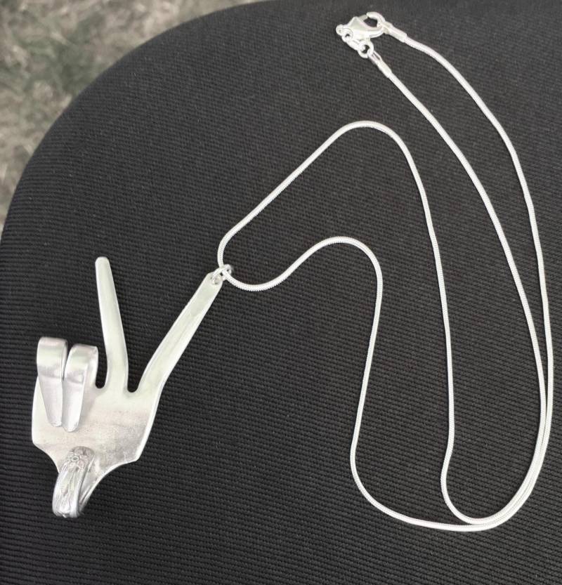 Gabel-Friedensanhänger-Handgesten-Halsketten-Weinlese Wiederholte Silberschmuck von jjevensen
