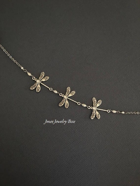 Libellenarmband Mit Winzigen Süßwasserperlen, Libellen-Trio-Armband, Drei Libellen, Libellenschmuck Aus Silber Libellenarmband Mit Winzigen Süßwasserperlen, Libellen-Trio-Armband, Drei Libellen, Libellenschmuck Aus Silber von jmesjewelrybox