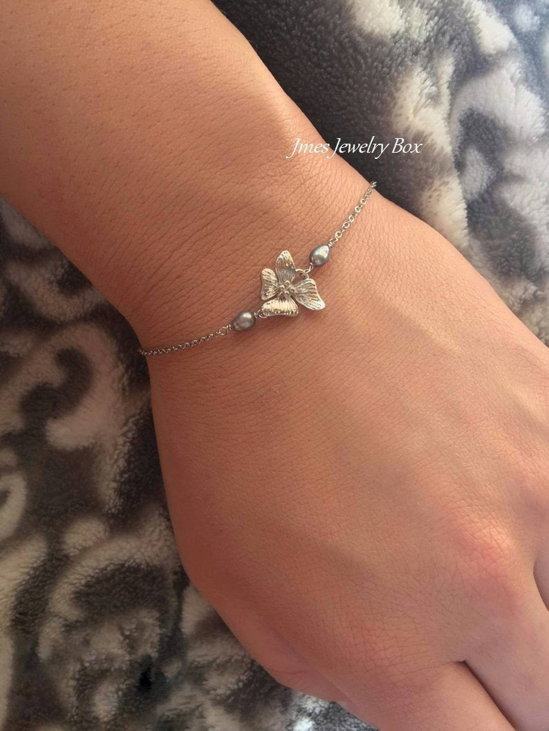 Silber Blumenarmband Mit Süßwasserperlen, Blumenarmband Für Frauen, Orchidee Armband, Blumenschmuck, Florales Armband Silber Blumenarmband Mit Süßwasserperlen, Blumenarmband Für Frauen, Orchidee Armband, Blumenschmuck, Florales Armband von jmesjewelrybox
