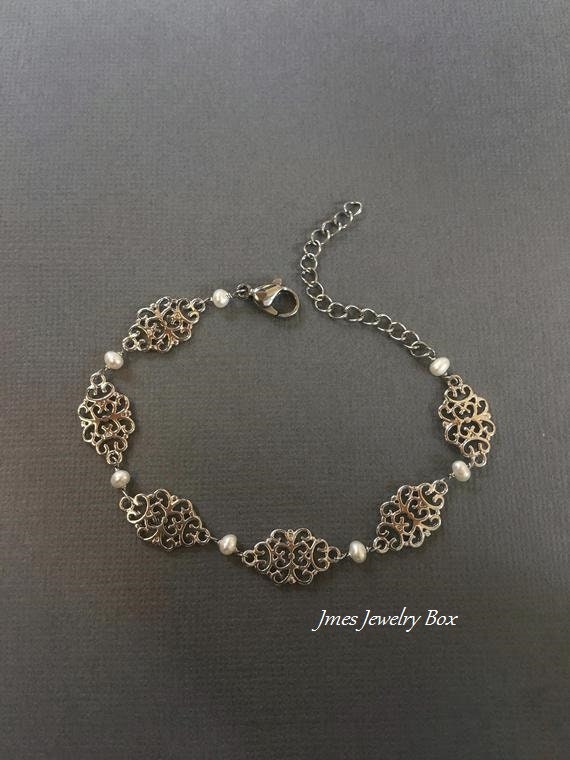 Silber Filigran Und Süßwasserperle Verbunden Armband, Floral Filigrane Vintage-stil Armband Silber Filigran Und Süßwasserperle Verbunden Armband, Floral Filigrane Vintage-stil Armband von jmesjewelrybox