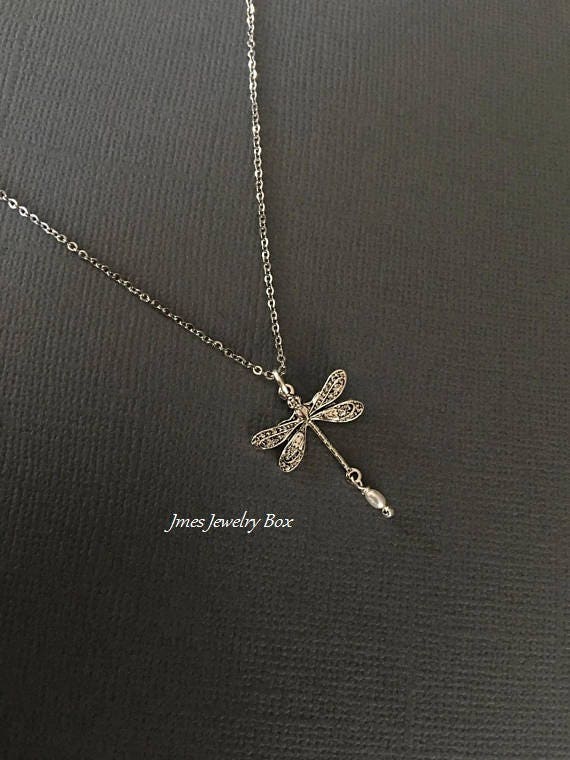 Silber Libelle Halskette Mit Winzigen Süßwasserperle, Insekten Halskette, Kleine Stapeln Silber Libelle Halskette Mit Winzigen Süßwasserperle, Insekten Halskette, Kleine Stapeln von jmesjewelrybox