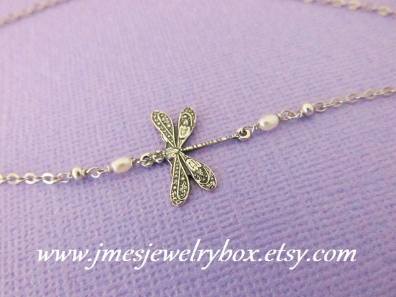 Silber Libellen Armband Mit Winzigen Süßwasserperlen, Armband, Insekt Schmuck Silber Libellen Armband Mit Winzigen Süßwasserperlen, Armband, Insekt Schmuck von jmesjewelrybox