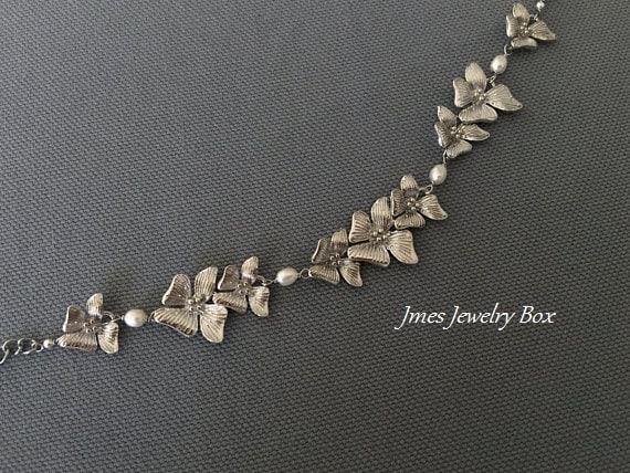 Silber Orchidee Armband Mit Süßwasserperlen, Cascading Armband, Blumen Und Perlen Blumenarmband Silber Orchidee Armband Mit Süßwasserperlen, Cascading Armband, Blumen Und Perlen Blumenarmband von jmesjewelrybox