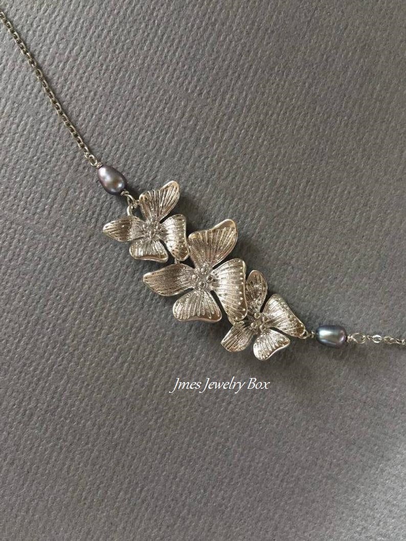 Silber Orchidee Armband Mit Süßwasserperlen, Orchideen Trio Armband, Blumen Floral Silber Orchidee Armband Mit Süßwasserperlen, Orchideen Trio Armband, Blumen Floral von jmesjewelrybox