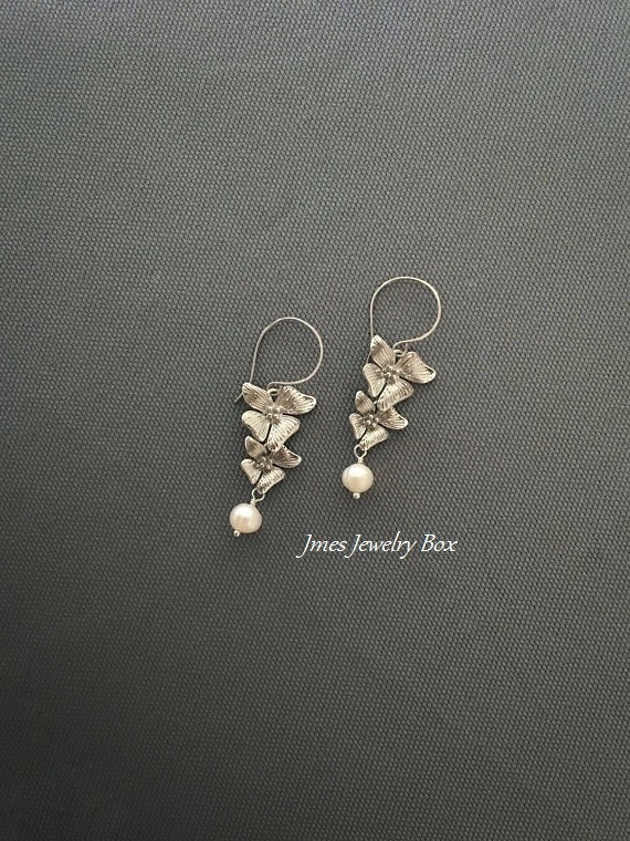 Silber Orchidee Ohrringe Mit Süßwasserperlen, Cascading Ohrringe, Blumen Brautjungfern Silber Orchidee Ohrringe Mit Süßwasserperlen, Cascading Ohrringe, Blumen Brautjungfern von jmesjewelrybox