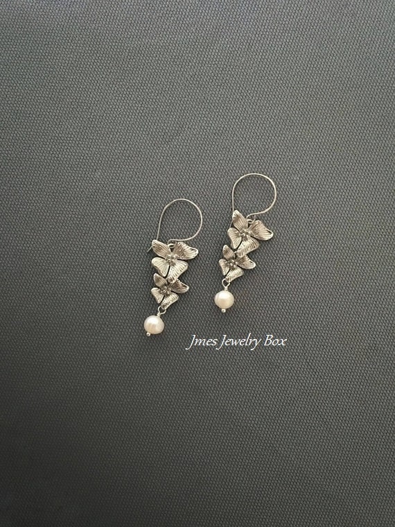 Silber Orchidee Ohrringe Mit Süßwasserperlen, Cascading Ohrringe, Blumen Brautjungfern von jmesjewelrybox