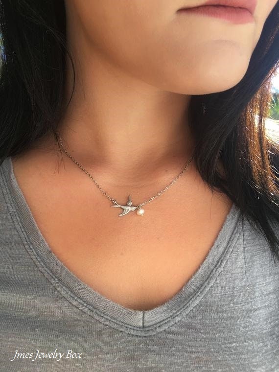 Silberne Spatz Halskette Mit Süßwasserperle, Silber Vogel Halskette, Taube Fliegende Schmuck Silberne Spatz Halskette Mit Süßwasserperle, Silber Vogel Halskette, Taube Fliegende Schmuck von jmesjewelrybox