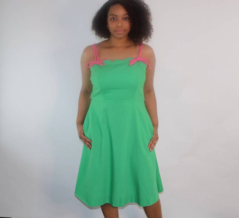 70Er Jahre Vintage Lanz Sun Kleid Grünes Fit & Flare Mit Pinken Trägern von jmichaelvintage