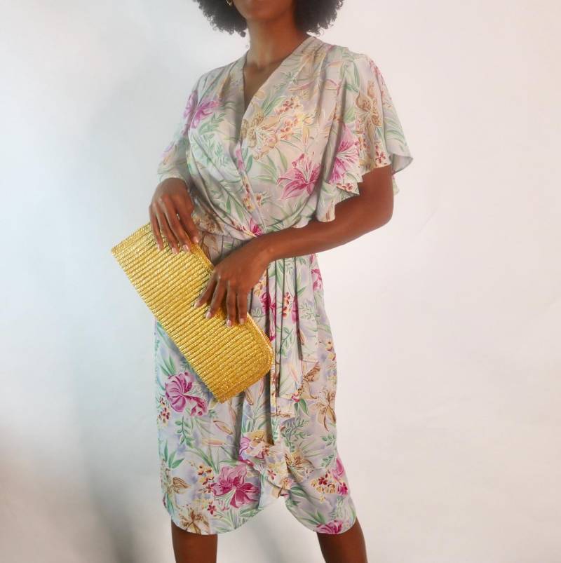 80Er Jahre Blümchen Print Kleid Vintage Mini Kleid Mit Drapierten Glöckchen von jmichaelvintage