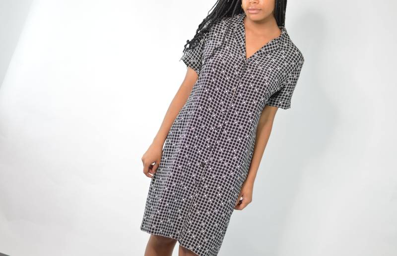 90Er Jahre Seiden Hemd Kleid Vintage Schwarz & Weiß Mod Print von jmichaelvintage