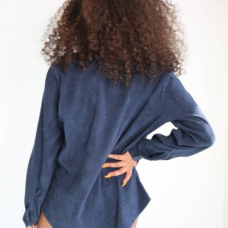 90S Schlangenmusterhemd Marineblau Animal-Print, Mittelgroß von jmichaelvintage