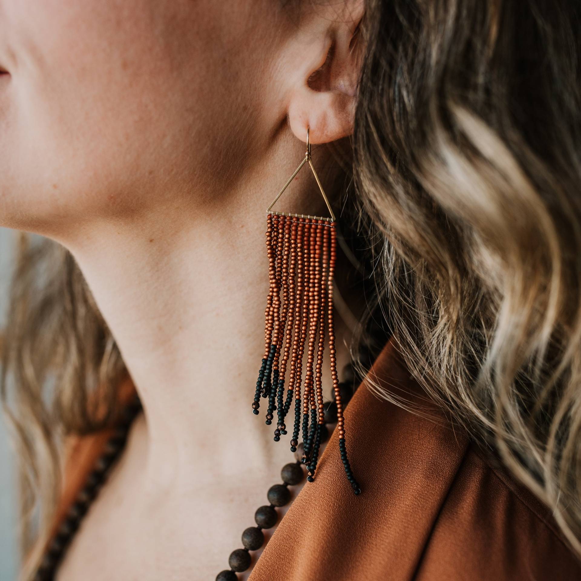 Lange Boho Perlen Ohrringe | Warme Töne Baumeln 14K Gold Filled Ohrhaken Lange Boho Perlen Ohrringe | Warme Töne Baumeln 14K Gold Filled Ohrhaken von jmostudiogoods