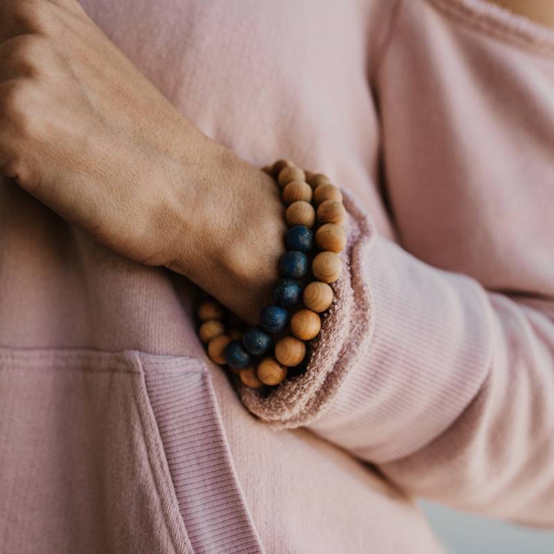 Sandelholz + Blauer Lapislazuli Meditationsarmbänder | Yoga-Armbänder Unisex Armbänder Herren Sandelholz + Blauer Lapislazuli Meditationsarmbänder | Yoga-Armbänder Unisex Armbänder Herren von jmostudiogoods