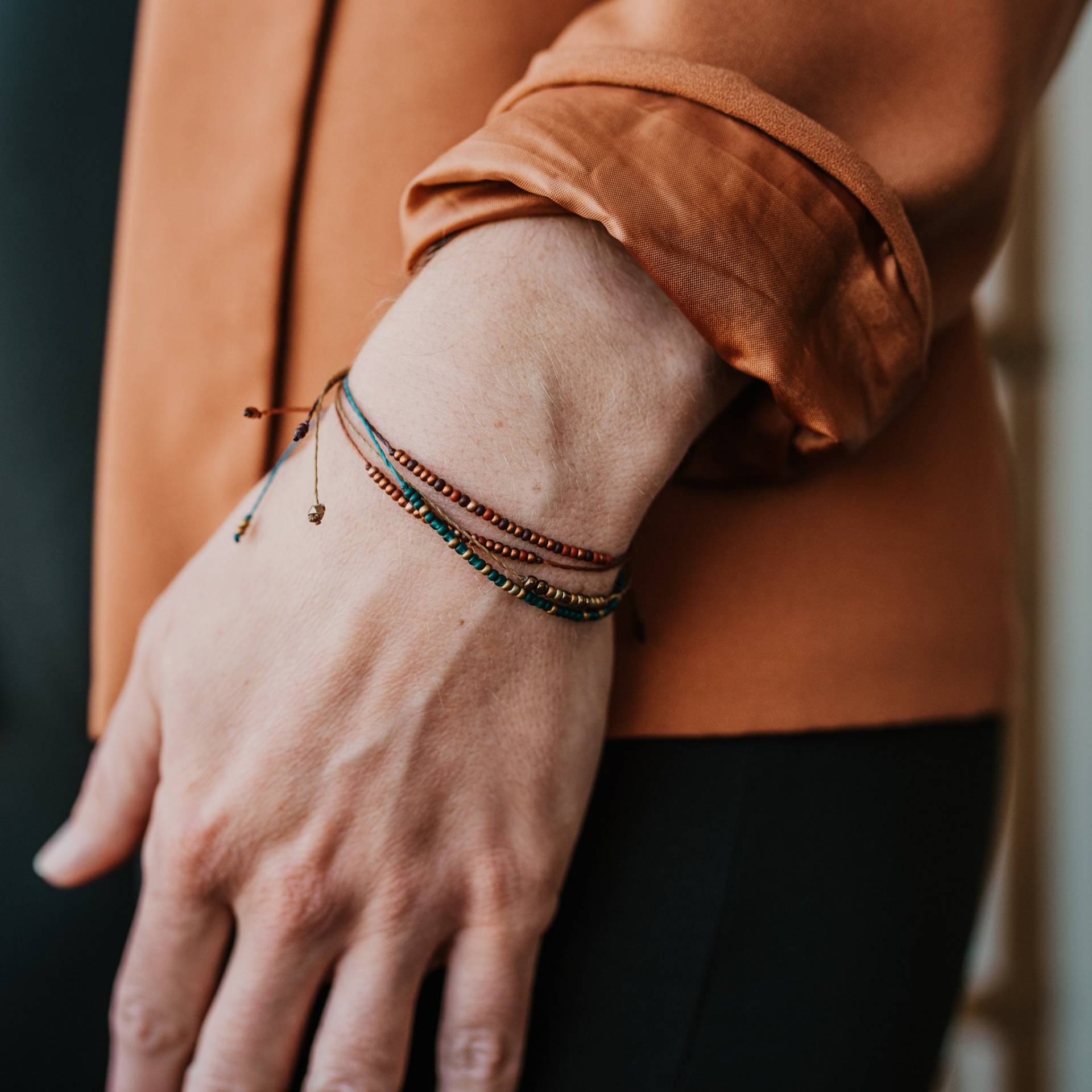 Winzige Perlen Morse-Code Armbänder | Zierliche Freundschaftsarmbänder Zum Stapeln Winzige Perlen Morse-Code Armbänder | Zierliche Freundschaftsarmbänder Zum Stapeln von jmostudiogoods