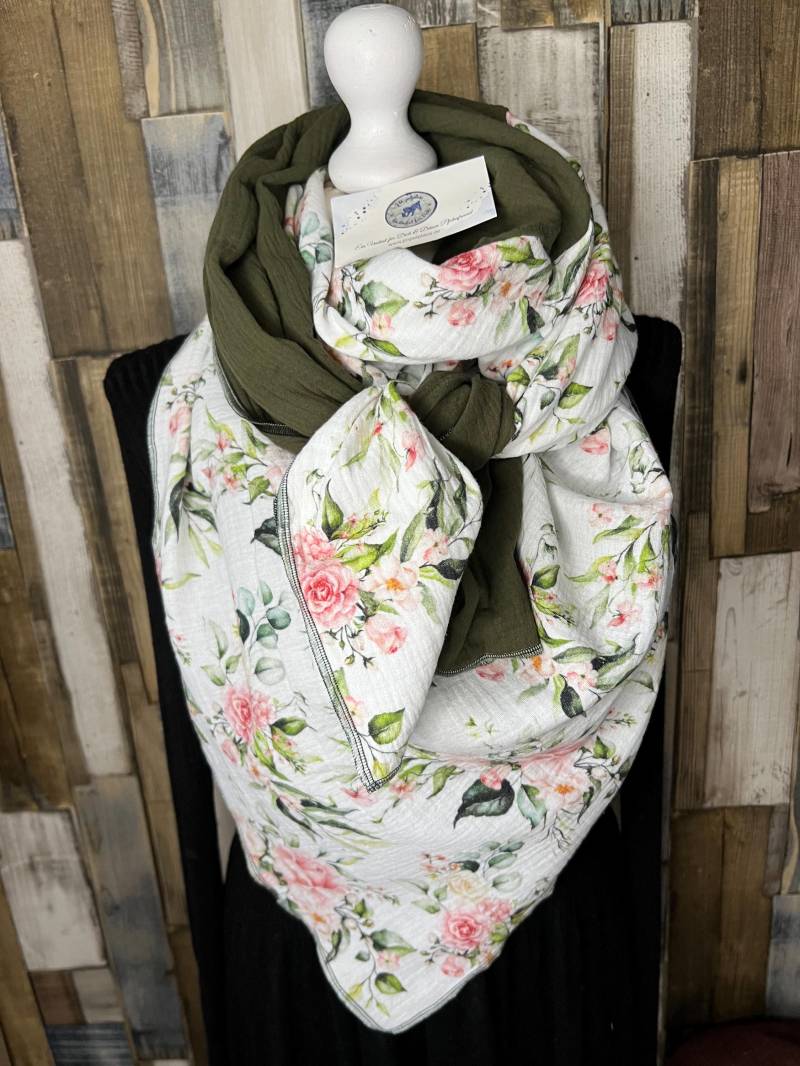 Halstuch Aus Musselin Für Frauen Mit Rosen Und Grünem von jmpetplace